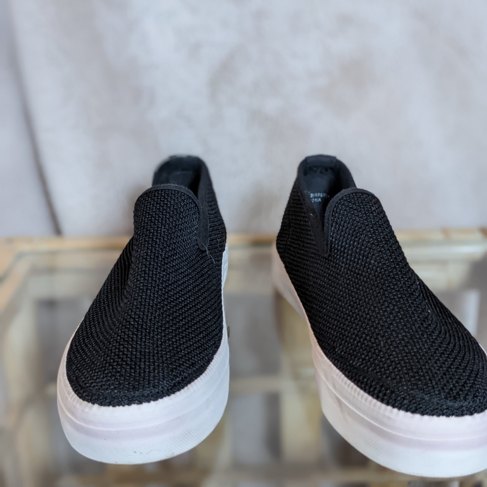 Women's casual sneakers